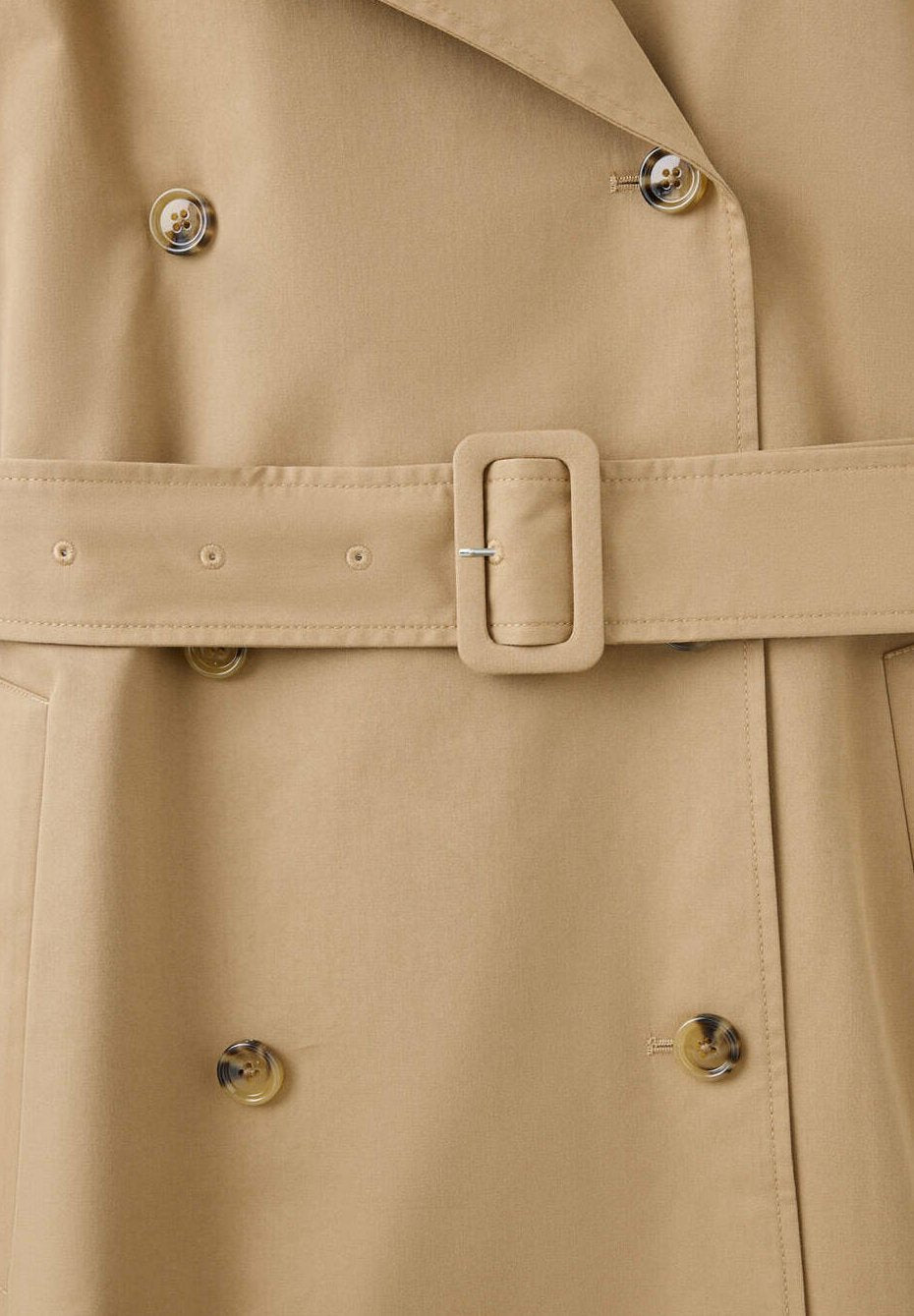 Elin, kurzer Trenchcoat in Beige mit Gürtel, Detailansicht des Gürtels