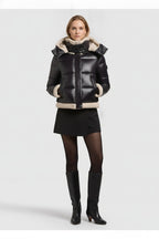 Ingrid, kurze Pufferjacke in Schwarz mit Teddyfutter, von vorne