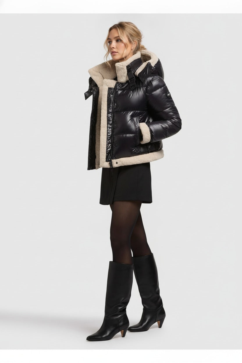 Ingrid, kurze Pufferjacke in Schwarz mit Teddyfutter, von vorne