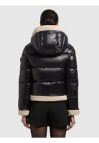 Ingrid, kurze Pufferjacke in Schwarz mit Teddyfutter, von hinten