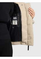 Ingrid, kurze Pufferjacke in Schwarz mit Teddyfutter, Detailansicht des Futters