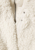 Tove, Teddymantel in Sand mit Kapuze, Detailansicht des Teddystoffs
