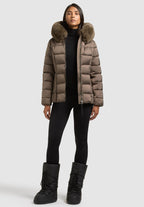 Wilma, wattierte Jacke in Braun mit Kunstfellkapuze, von vorne