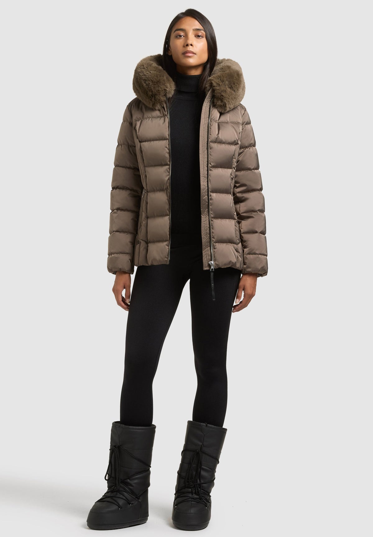 Wilma, wattierte Jacke in Braun mit Kunstfellkapuze, von vorne